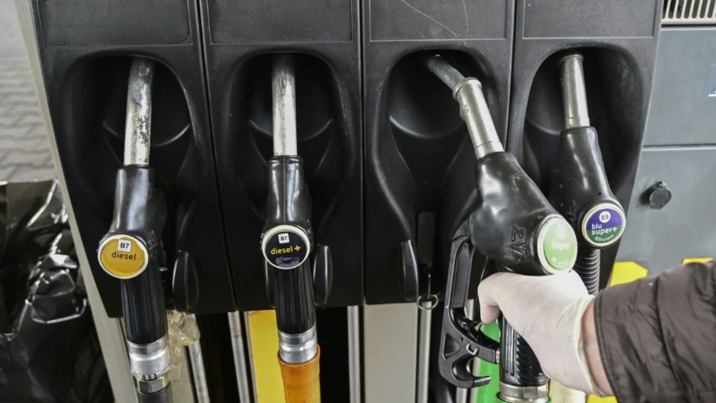 Germany's Fuel Crisis: Oil Companies Rake in Profits, Public Pays Price